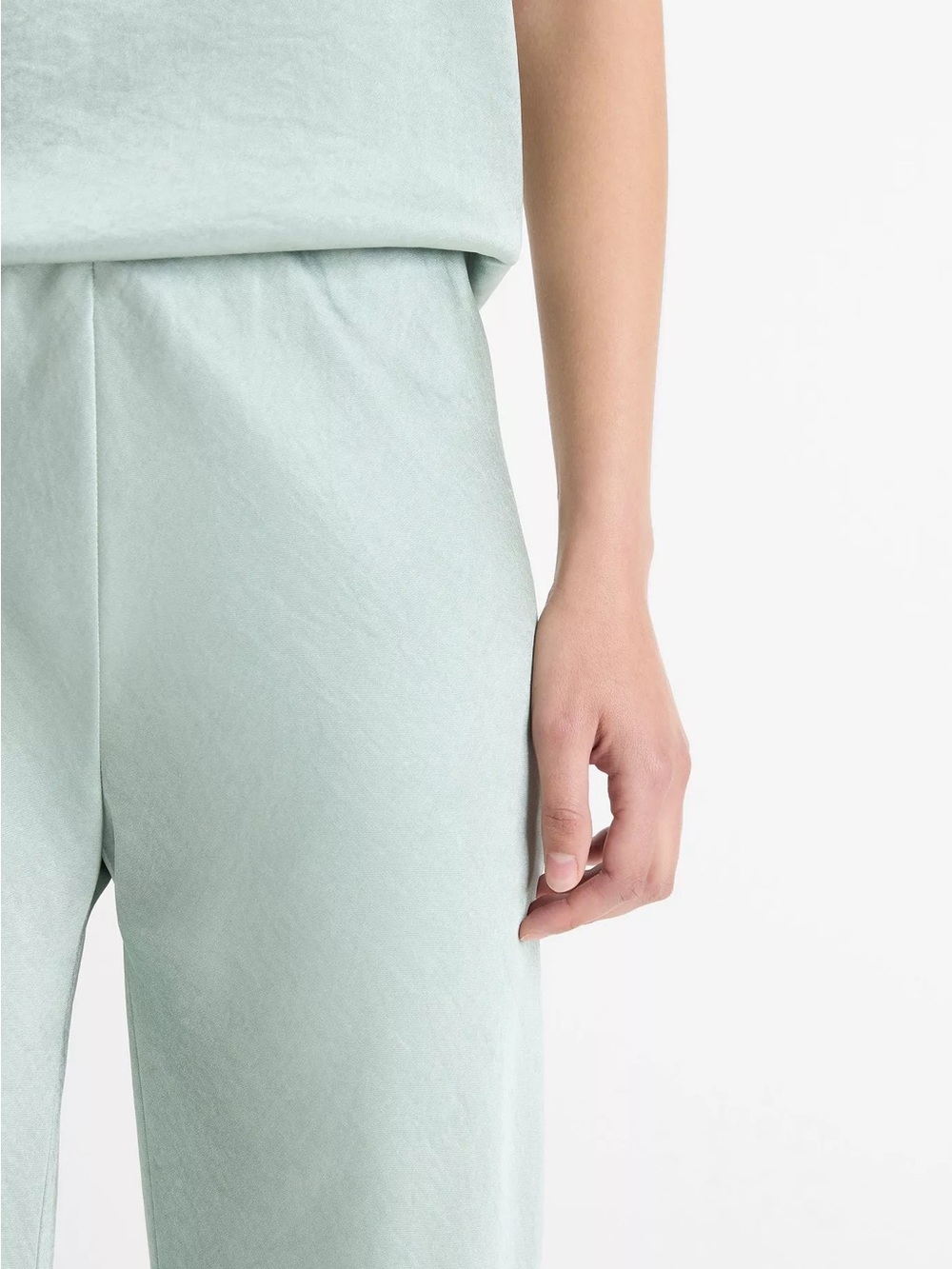 Vince Colette High-Rise Fluid Satin Bias Pant NWT Size L Wide Leg - Picture 2 of 2